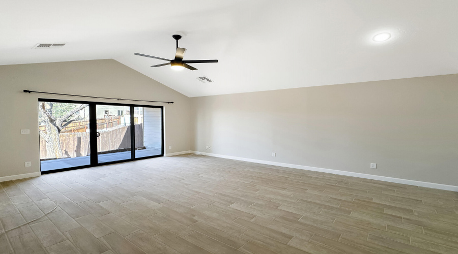05 - Living Room