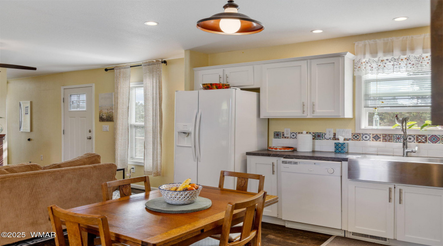 3 N - Kitchen Dining Room 2