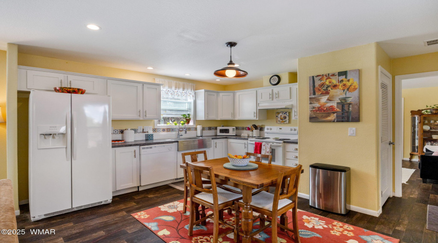 3 N - Kitchen Dining Room