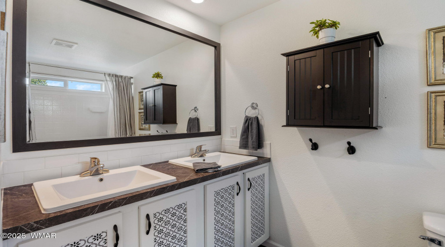 3 N - Guest Bath