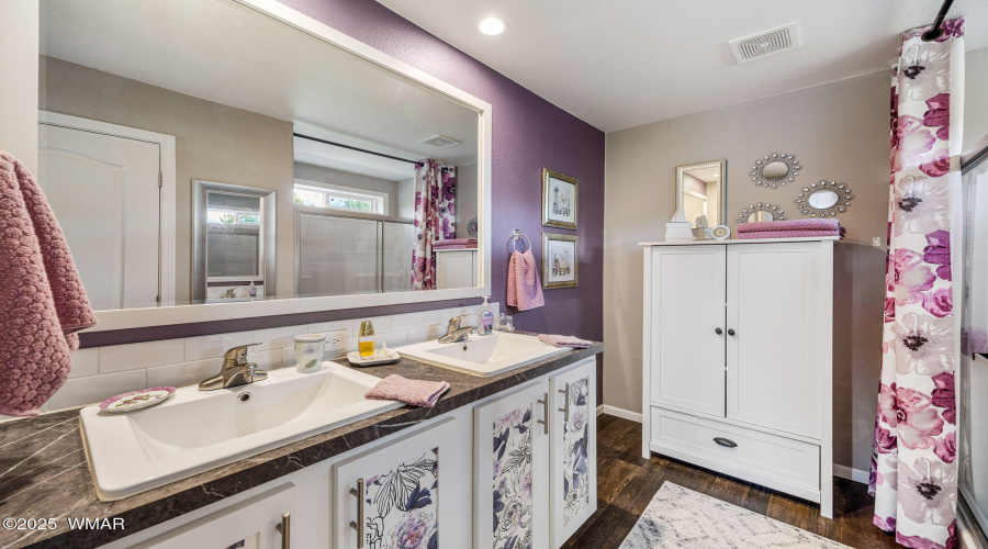 3 N - Primary bathroom