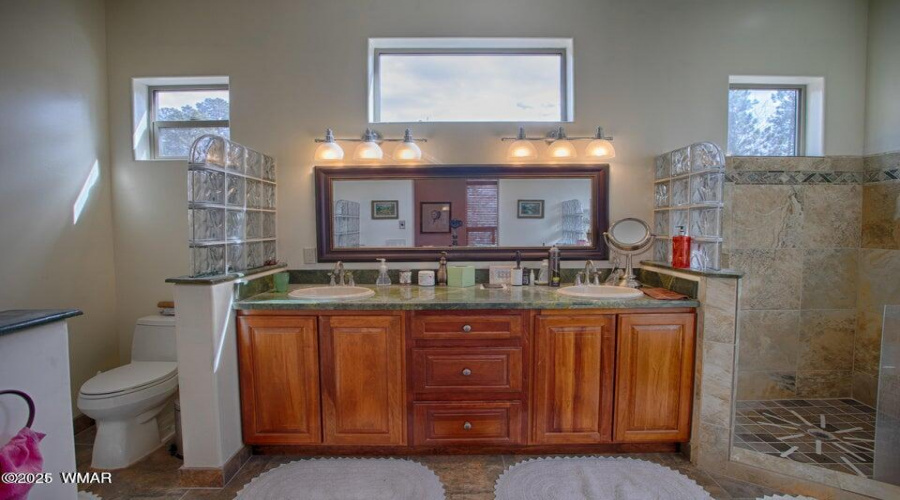Leon master bath 1