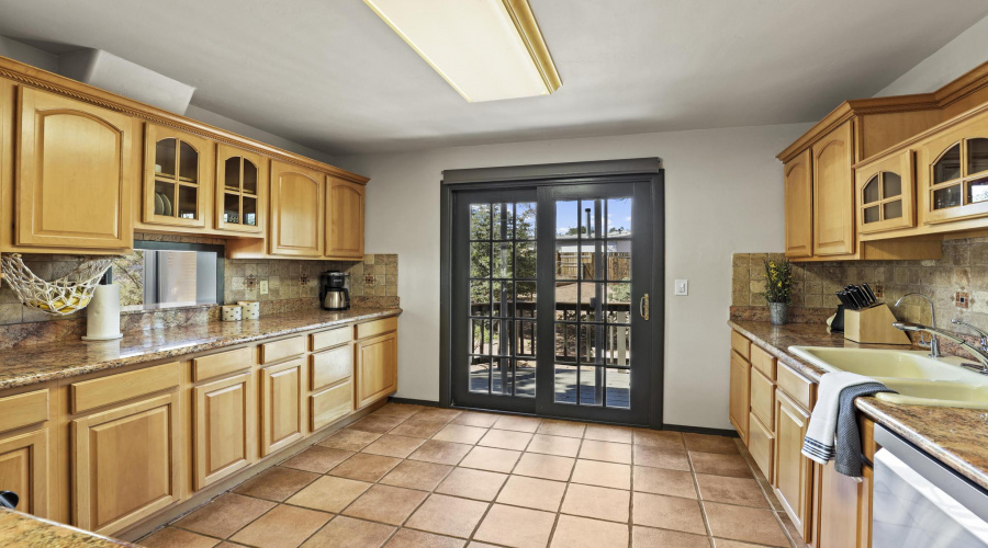511 N Hemlock Circle Kitchen 4