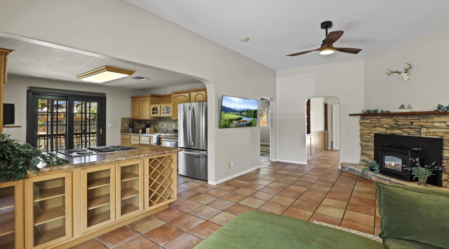511 N Hemlock Circle Kitchen Great Room