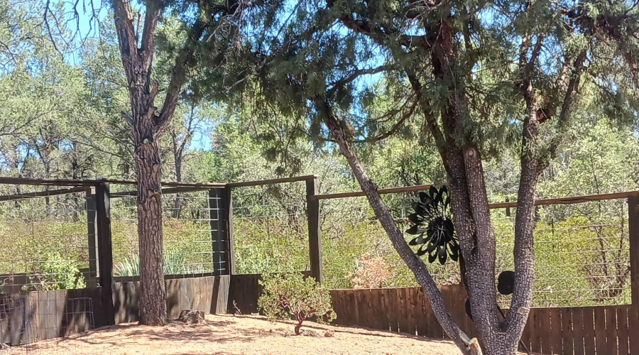 511 E Hemlock Circle Architectural Fence
