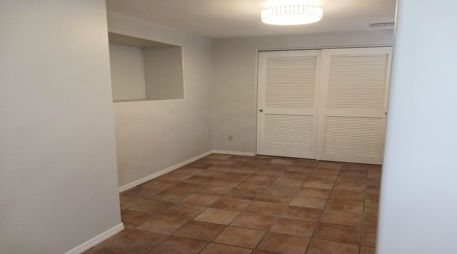 511 N Hemlock Circle Foyer Alcove