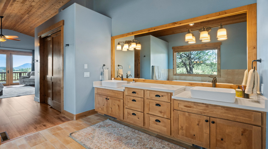 Dual vanities