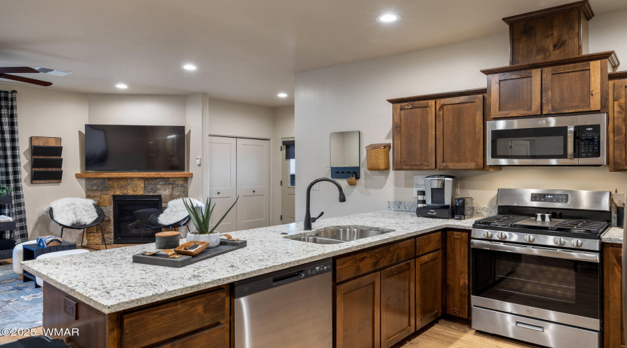 Kitchen/Breakfast Bar