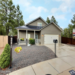221 N Canyon Lp.