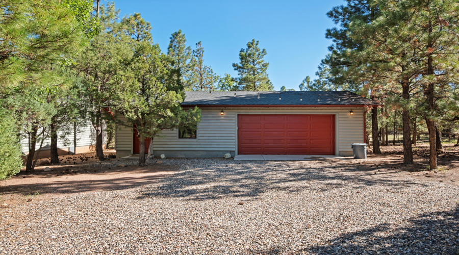 Detached garage