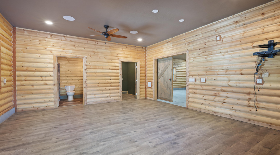Garage entertaining area