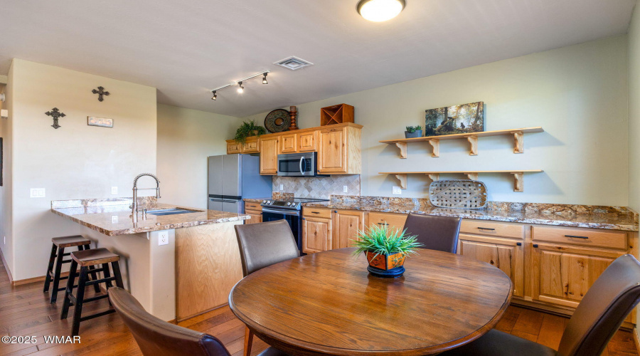 Kitchen dining