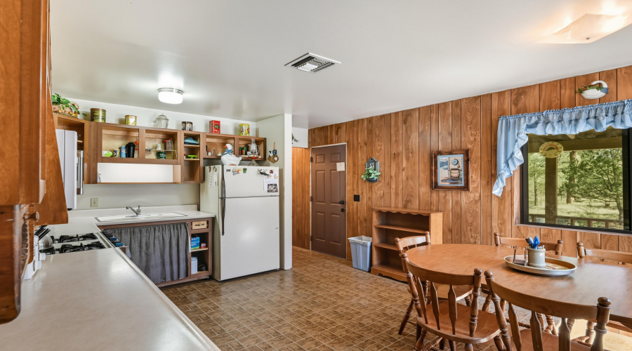 Kitchen dining area