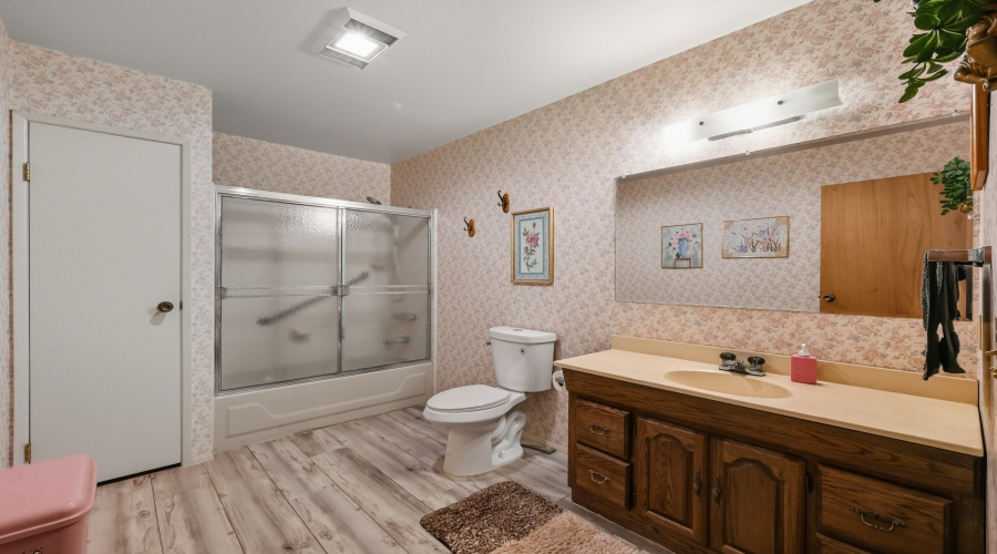 Large bathoom