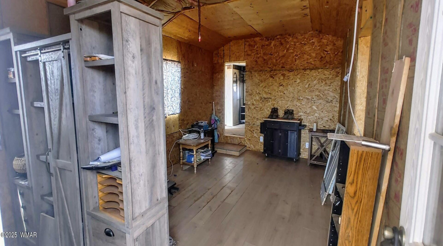0828251127_HDR