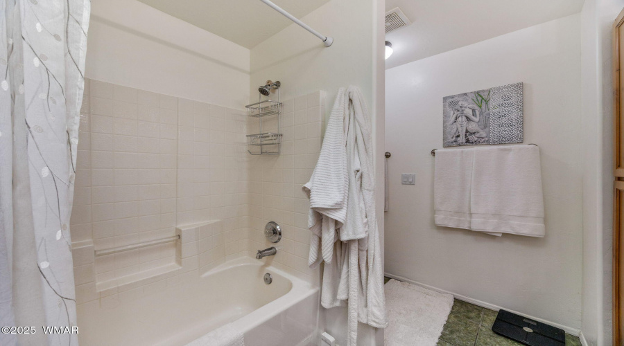 Primary bath with tub/shower