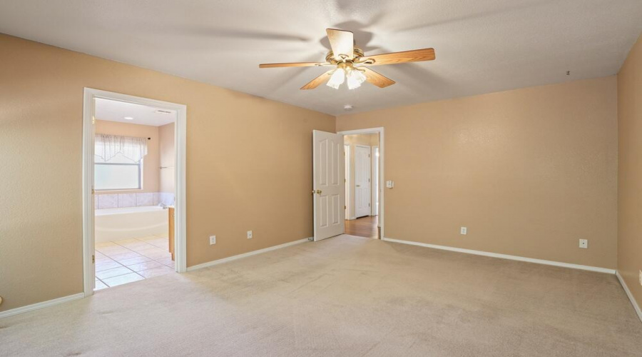 Master Bedroom (2)
