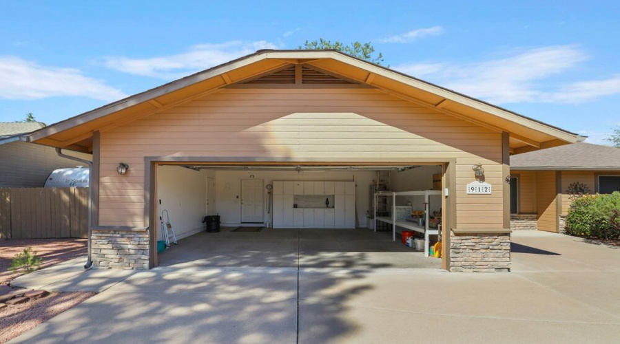 2-Car Garage (2)