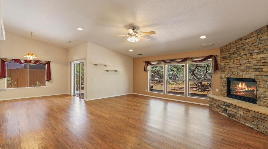 Living Room (2)
