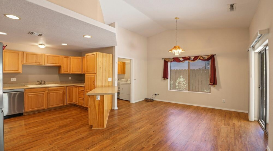 Kitchen & Dining Area