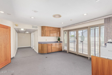 8545 N Black Canyon Highway, Phx, AZ