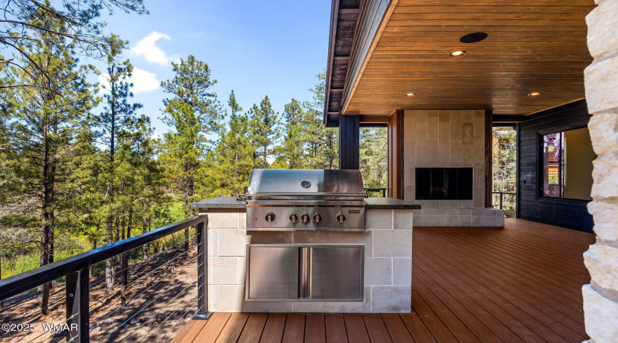Outdoor Main Level built in Grill