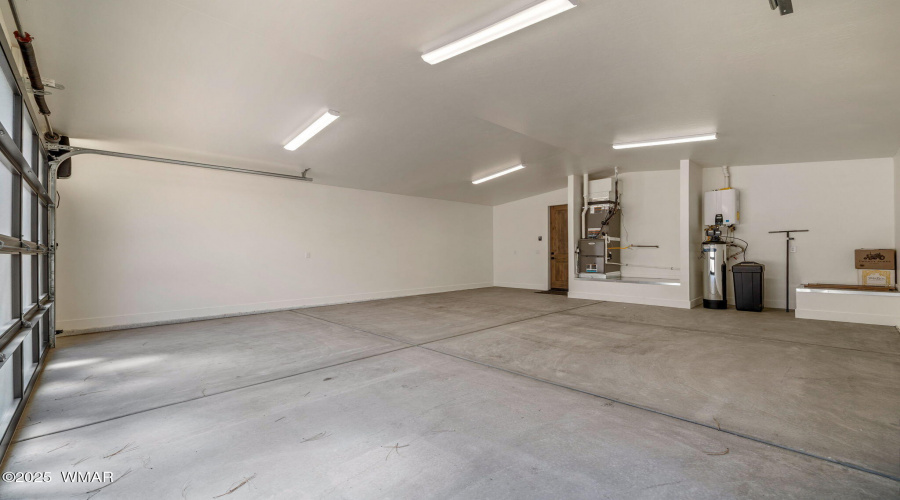 Oversized 2 car garage