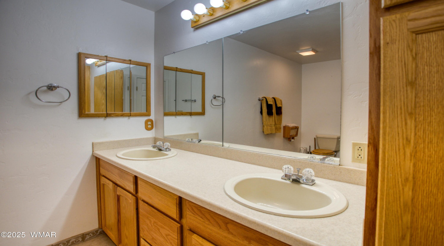 014_Main suite bathroom