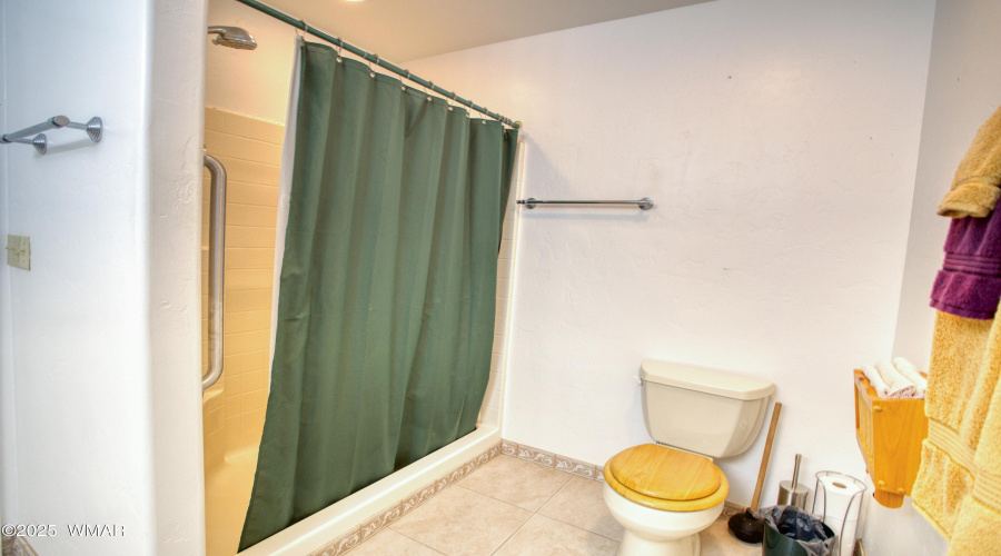 015_Main suite bathroom