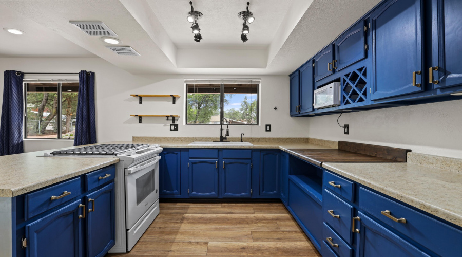 Kitchen (2)