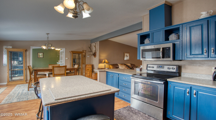 10 KITCHEN