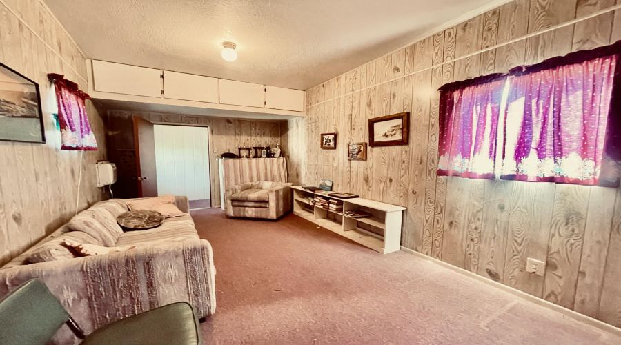 Bonus family room/office/ or prvt bed 4
