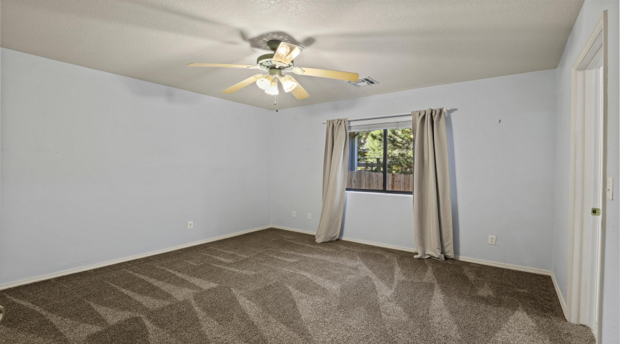 Guest Bedroom 1 (1)