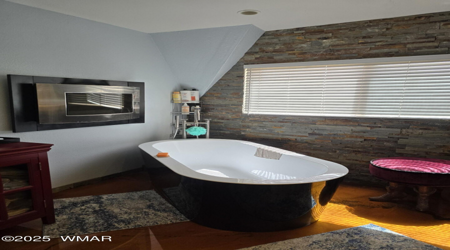 soaking tub