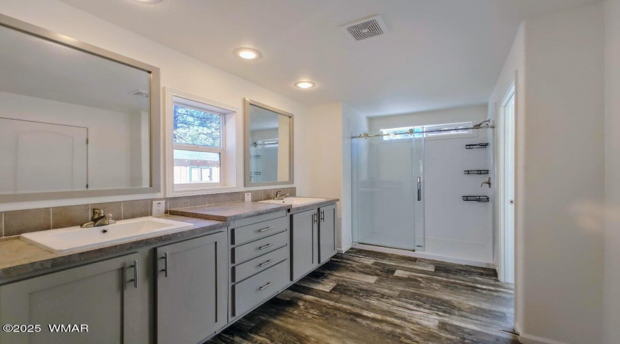 Primary Batroom
