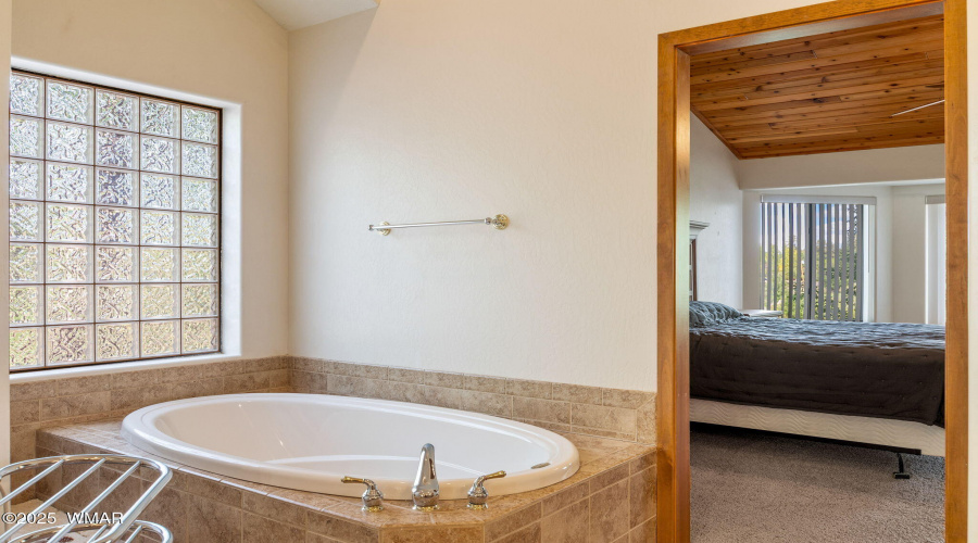 Primary En Suite Garden Tub