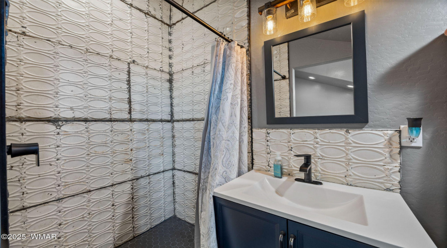 Living Quarters Above Shop-ShowLow-AZ-62