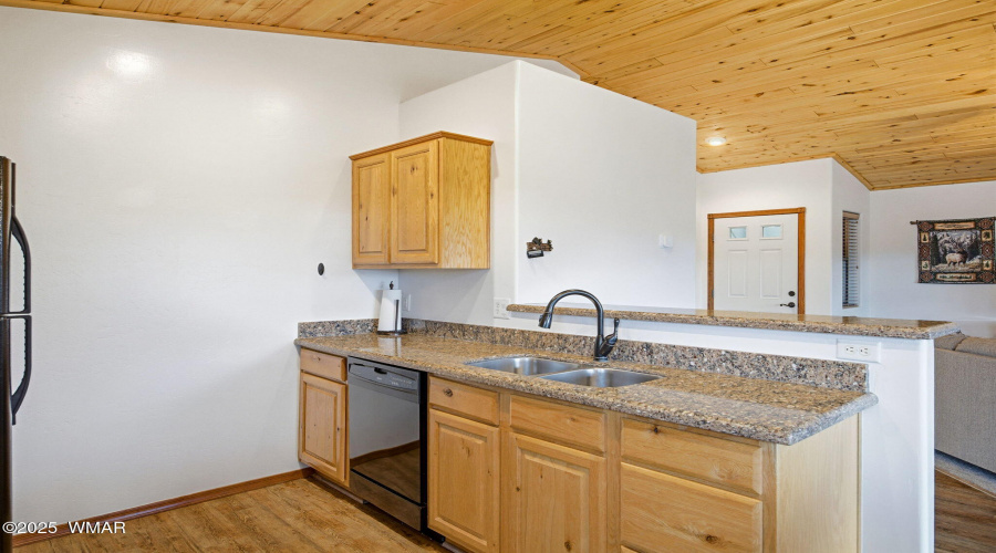 Kitchen W/ Granite Countertops