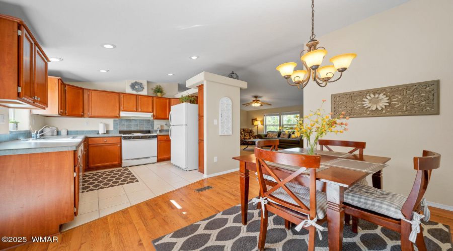 Kitchen/Dining Area