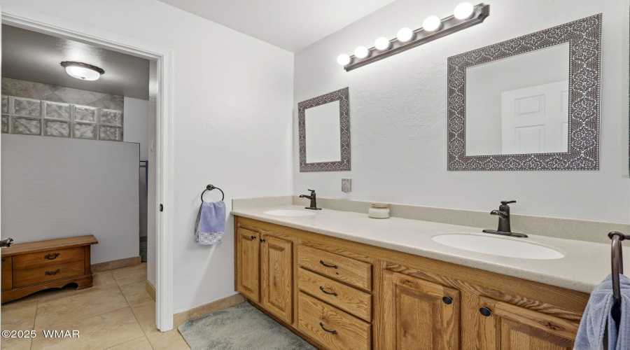 Primary En Suite with Dual Sinks